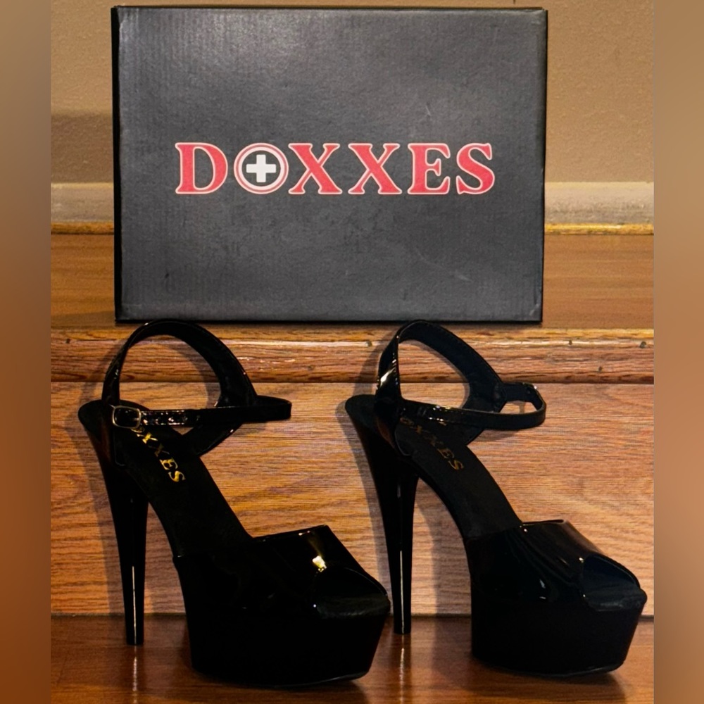 Doxxes 7” black leather platform heels